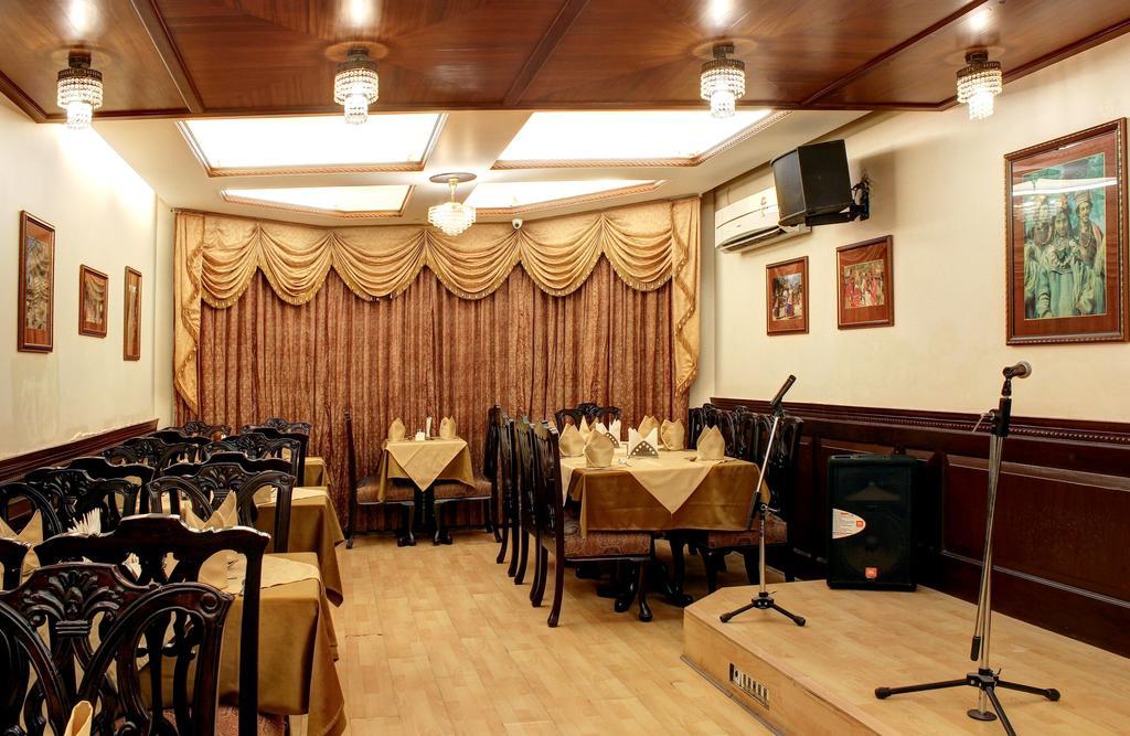 Palace On Ganges - Heritage Hotel Варанаси Екстериор снимка
