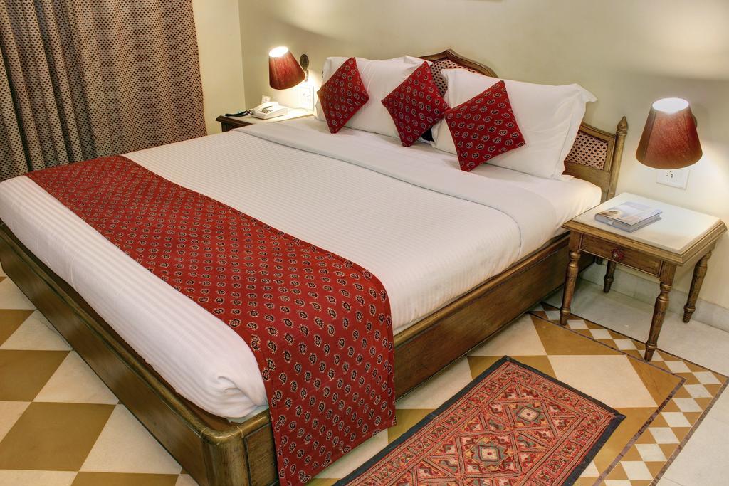 Palace On Ganges - Heritage Hotel Варанаси Стая снимка