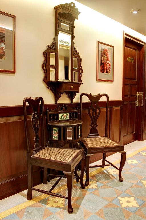 Palace On Ganges - Heritage Hotel Варанаси Екстериор снимка