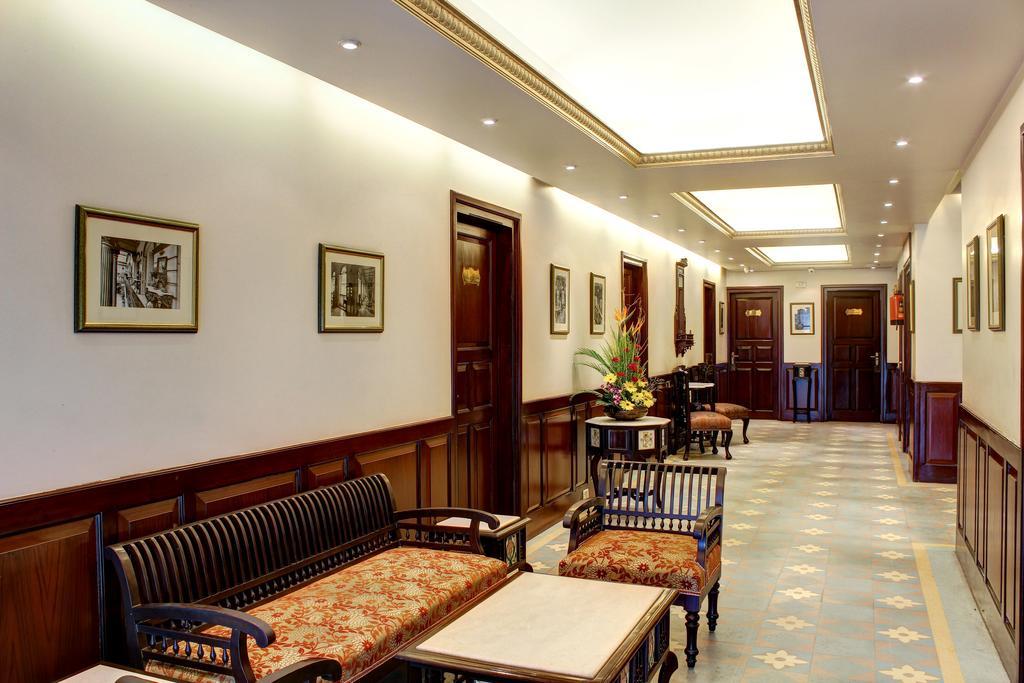 Palace On Ganges - Heritage Hotel Варанаси Екстериор снимка