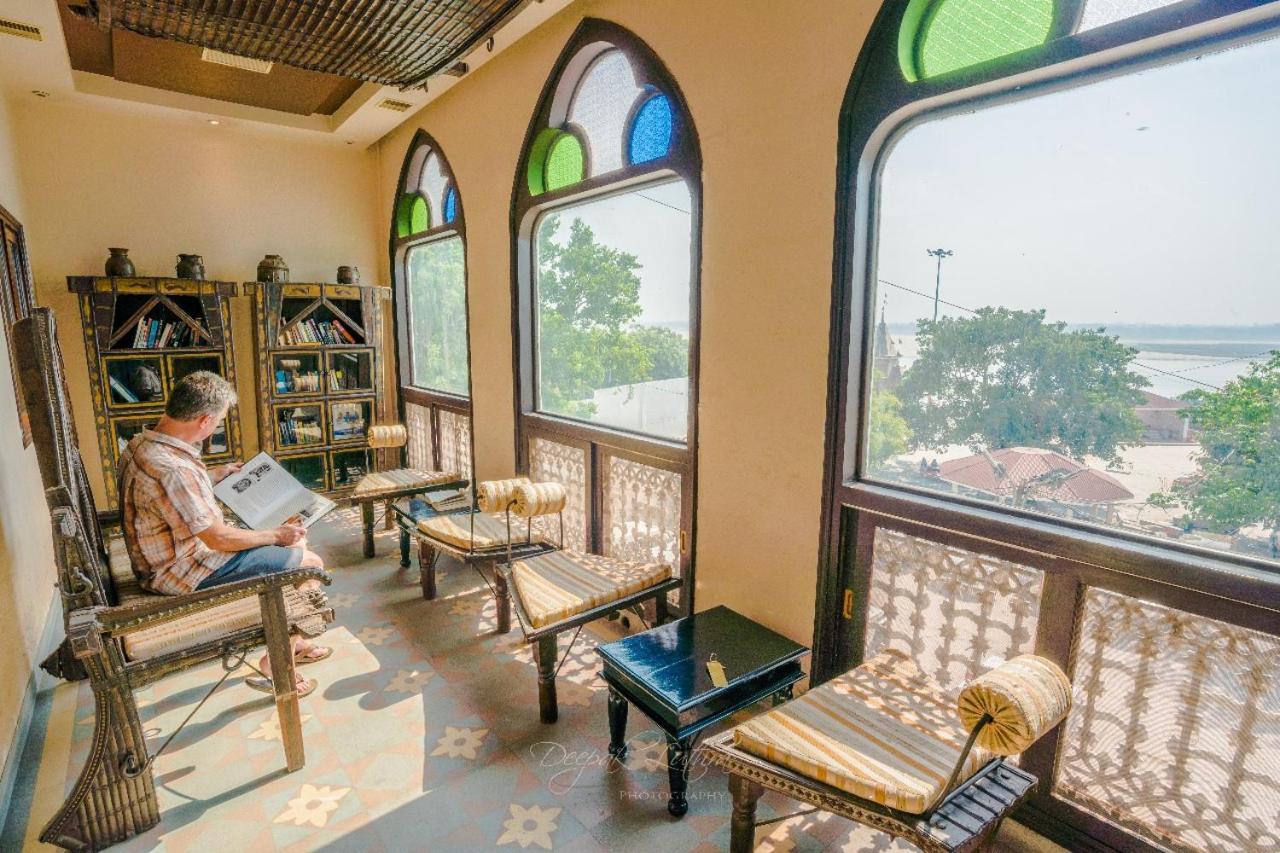 Palace On Ganges - Heritage Hotel Варанаси Екстериор снимка
