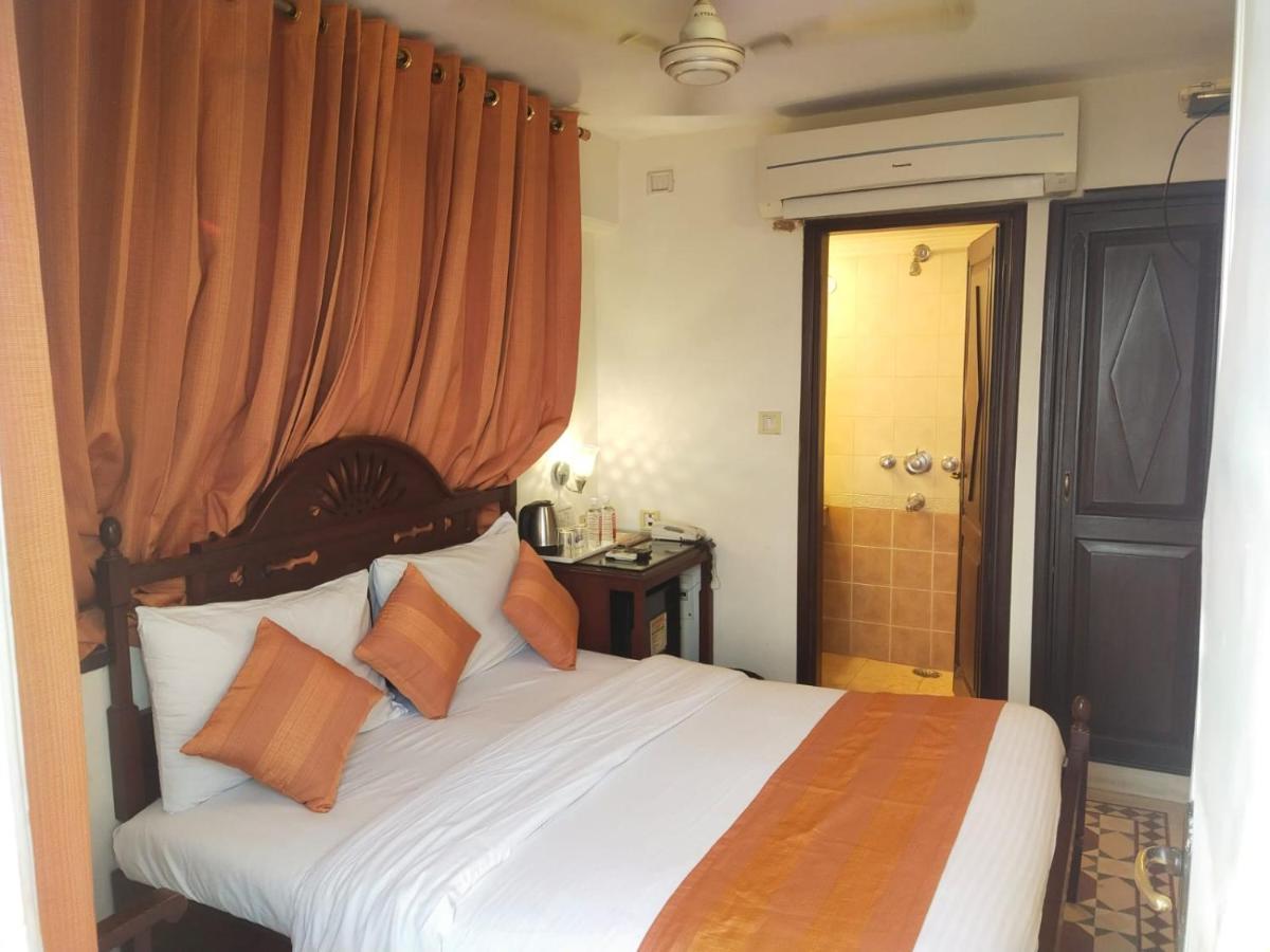 Palace On Ganges - Heritage Hotel Варанаси Екстериор снимка