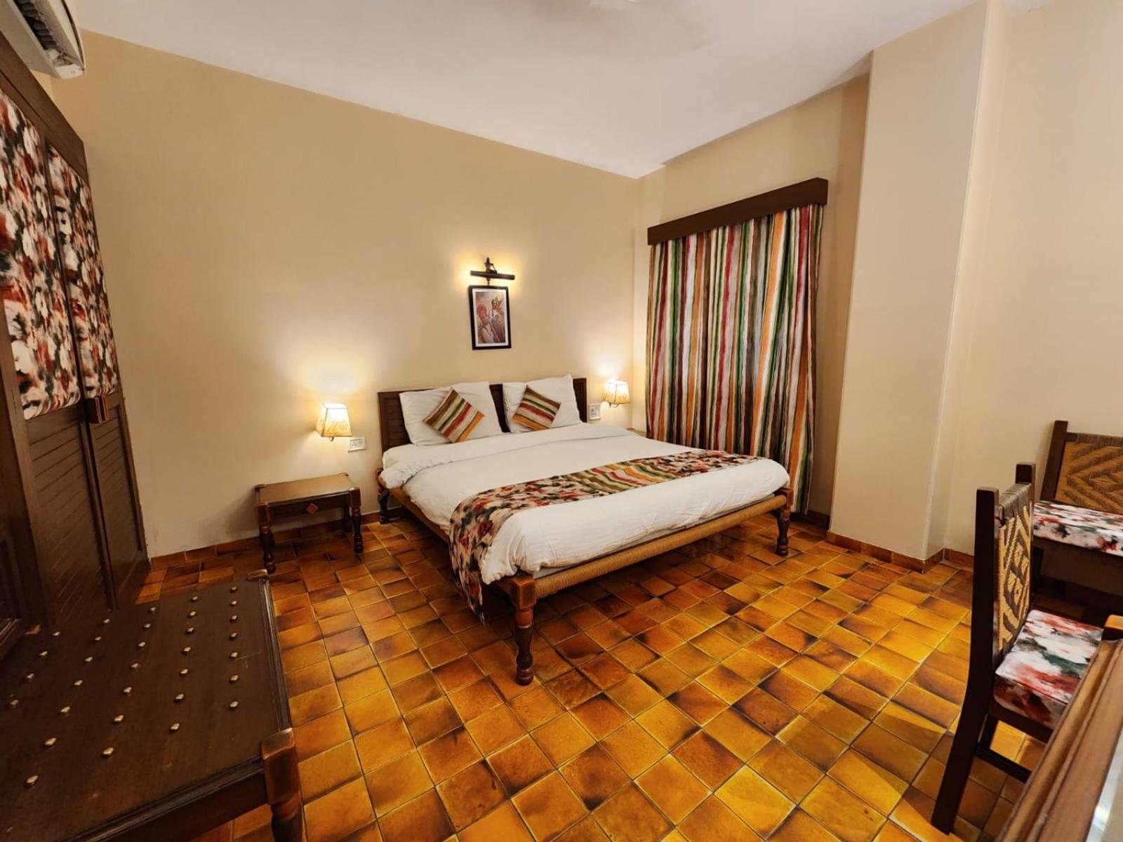 Palace On Ganges - Heritage Hotel Варанаси Екстериор снимка