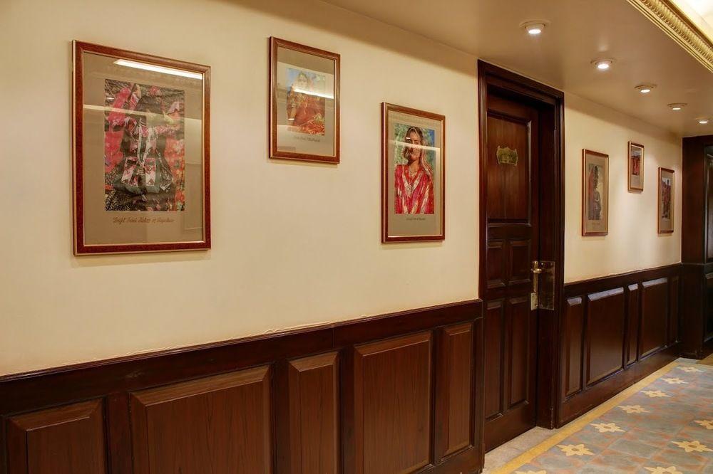 Palace On Ganges - Heritage Hotel Варанаси Екстериор снимка